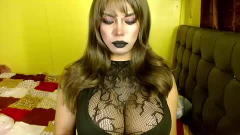 11inchsinglecious online show from May 22, 5:37 pm
