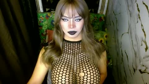 11inchsinglecious online show from July 4, 7:10 am
