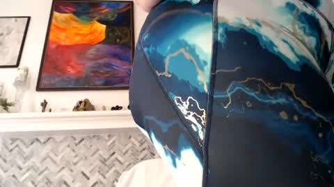 Aurora Willows online show from August 4, 7:00 pm