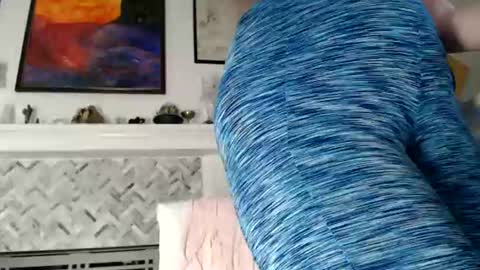 Aurora Willows online show from August 14, 9:35 am