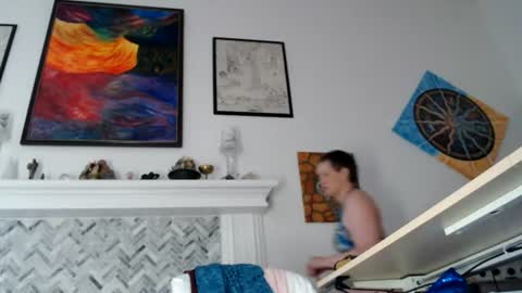 Aurora Willows online show from August 14, 8:45 pm