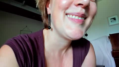 12ennie online show from August 3, 9:27 am