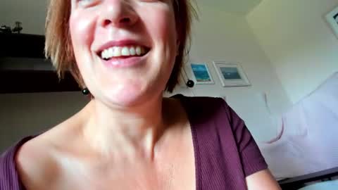 12ennie online show from August 3, 11:39 am