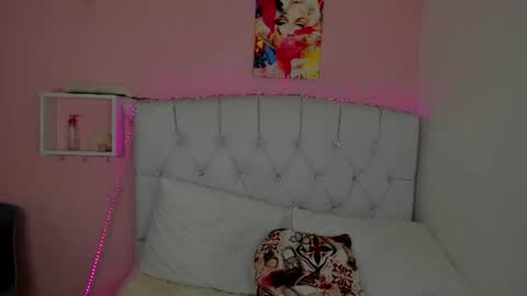 18candy online show from June 27, 11:18 pm