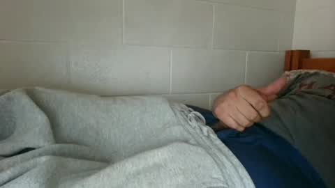 18skinnypee online show from April 29, 11:40 am