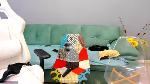 18te3ngirl online show from June 14, 11:18 am