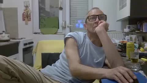 1973man online show from April 14, 7:43 pm