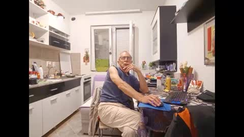1973man online show from June 8, 10:27 pm