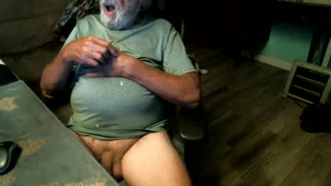 1handyanddee online show from August 8, 1:49 am