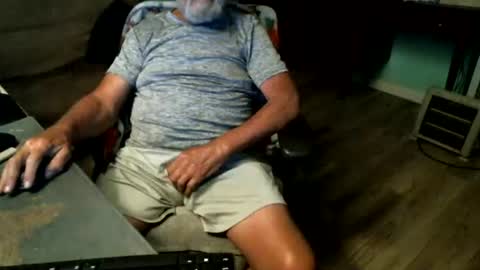 1handyanddee online show from August 13, 12:35 am
