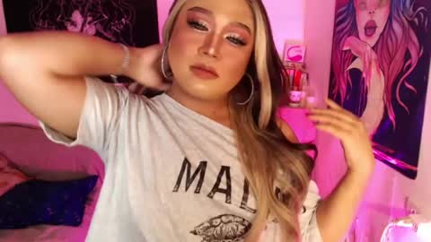 1lovelymess online show from August 9, 9:21 am
