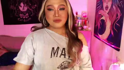1lovelymess online show from August 9, 11:33 am