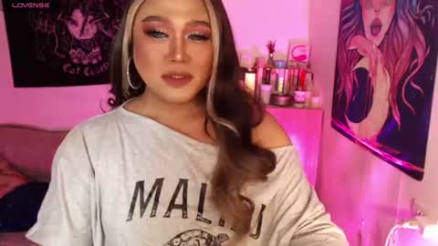 1lovelymess online show from August 9, 2:51 pm