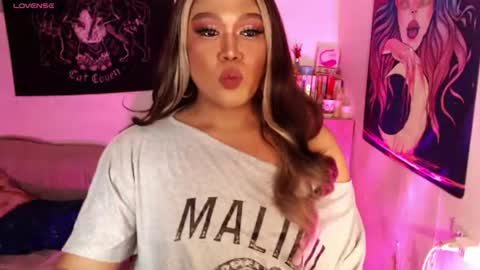 1lovelymess online show from August 9, 3:57 pm