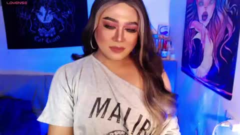 1lovelymess online show from August 13, 10:51 am