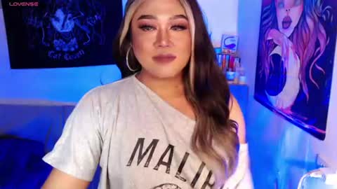 1lovelymess online show from August 13, 3:48 pm