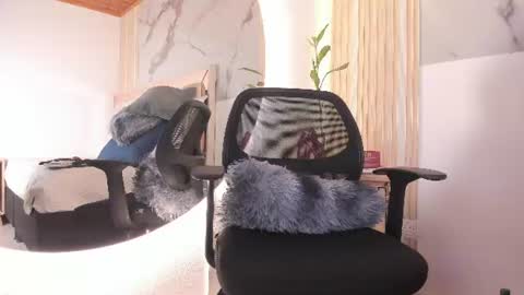 Luisa online show from August 14, 2:15 am
