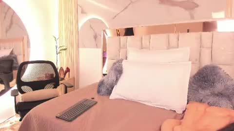 Luisa online show from August 15, 1:15 pm