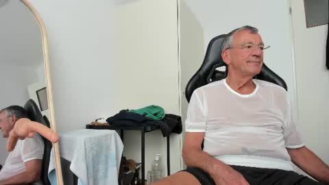 200gentleman online show from July 16, 3:24 pm
