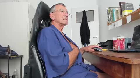 200gentleman online show from July 20, 9:56 am