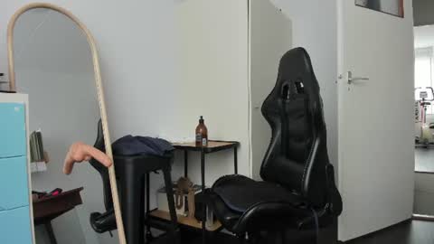 200gentleman online show from July 23, 3:36 pm