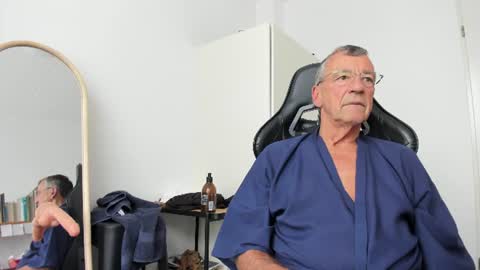 200gentleman online show from July 24, 10:40 am