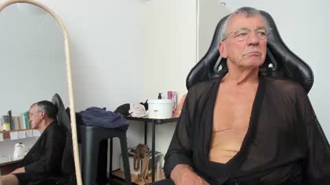 200gentleman online show from July 24, 12:52 pm