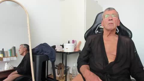 200gentleman online show from July 24, 1:58 pm