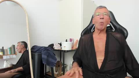 200gentleman online show from July 24, 3:04 pm