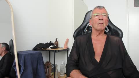 200gentleman online show from July 26, 2:55 pm