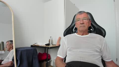 200gentleman online show from July 27, 4:01 pm