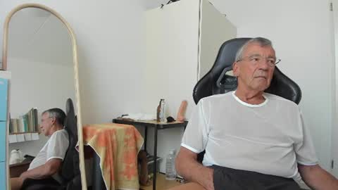 200gentleman online show from August 2, 1:51 pm