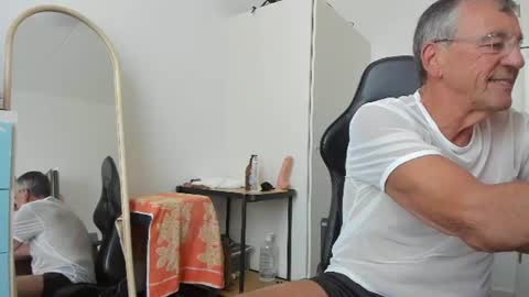 200gentleman online show from August 2, 2:57 pm