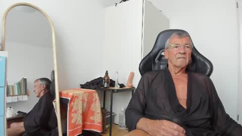 200gentleman online show from August 2, 4:03 pm