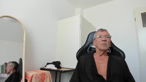 200gentleman online show from August 9, 11:00 am