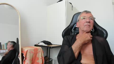 200gentleman online show from August 9, 1:12 pm