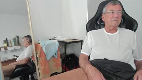 200gentleman online show from August 11, 8:33 pm