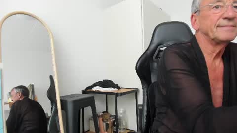 200gentleman online show from August 15, 2:32 pm
