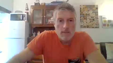 22esserre online show from August 7, 11:32 am