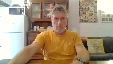 22esserre online show from August 27, 12:35 pm