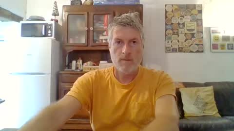 22esserre online show from August 28, 1:31 pm