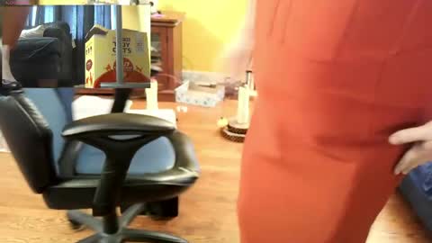 SLRN296512741 online show from April 18, 3:12 pm