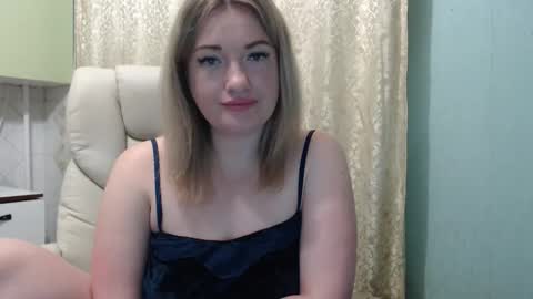 3sweetcandy3 online show from April 16, 10:49 pm