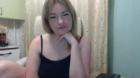3sweetcandy3 online show from May 13, 11:59 pm