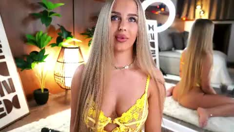 Aubri  online show from August 7, 7:25 pm