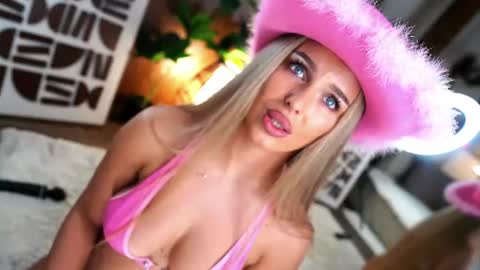 Aubri  online show from August 14, 9:29 pm
