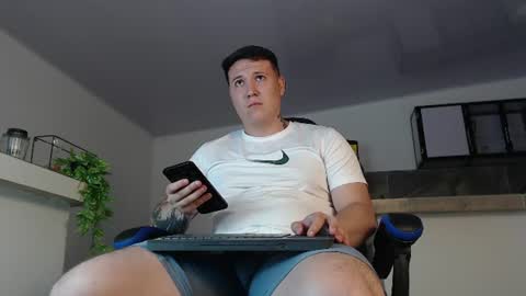 69milk online show from August 6, 9:36 pm