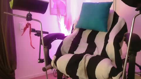 69sweetpoison online show from July 25, 12:25 am
