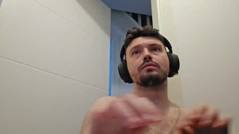 8inchdude93 online show from August 16, 8:07 am