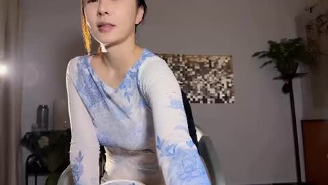 lily online show from July 31, 6:19 am